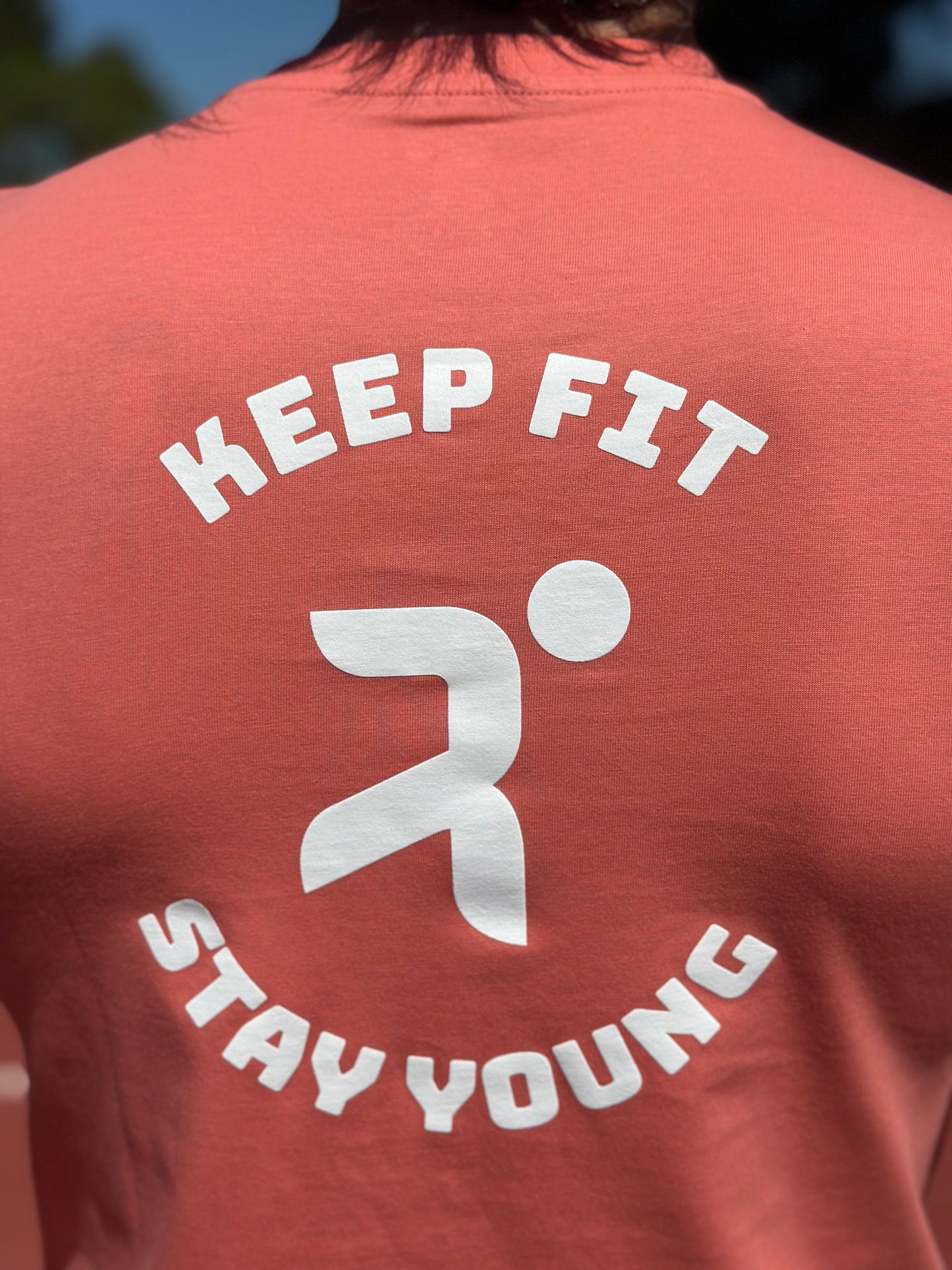 Camiseta hombre "Keep Fit" coral de algodón orgánico comoda